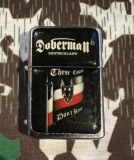 Sturmfeuerzeug - Doberman - These Colors dont run - schwarz-weiß-rot +++ANGEBOT+++